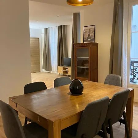 Spacieux Situe Au Coeur De Apartman Párizs